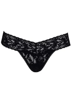 Hanky Panky Signature Lace Black Low Rise Thong Hanky Panky 7 Hanky Panky Signature Lace Black Low Rise Thong Hanky Panky -Lingerie Store Hanky panky low rise thong black flat knicker locker